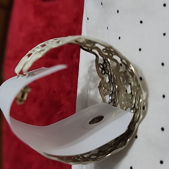 Veil (Metal cutout pattern) Hoop Earrings (11) - Picture 3 of 8